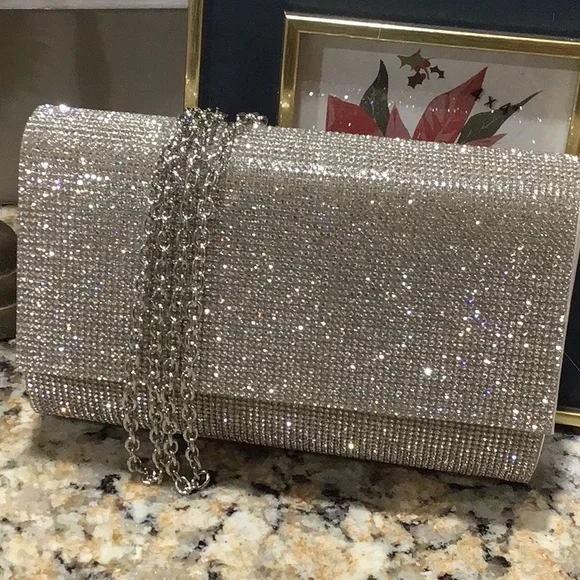 NWOT Elegant Silver Clutch Bag - Picture 2 of 4